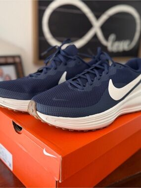 Nike Men’s Revolution 8 - Midnight Navy - Size 13 - NWT